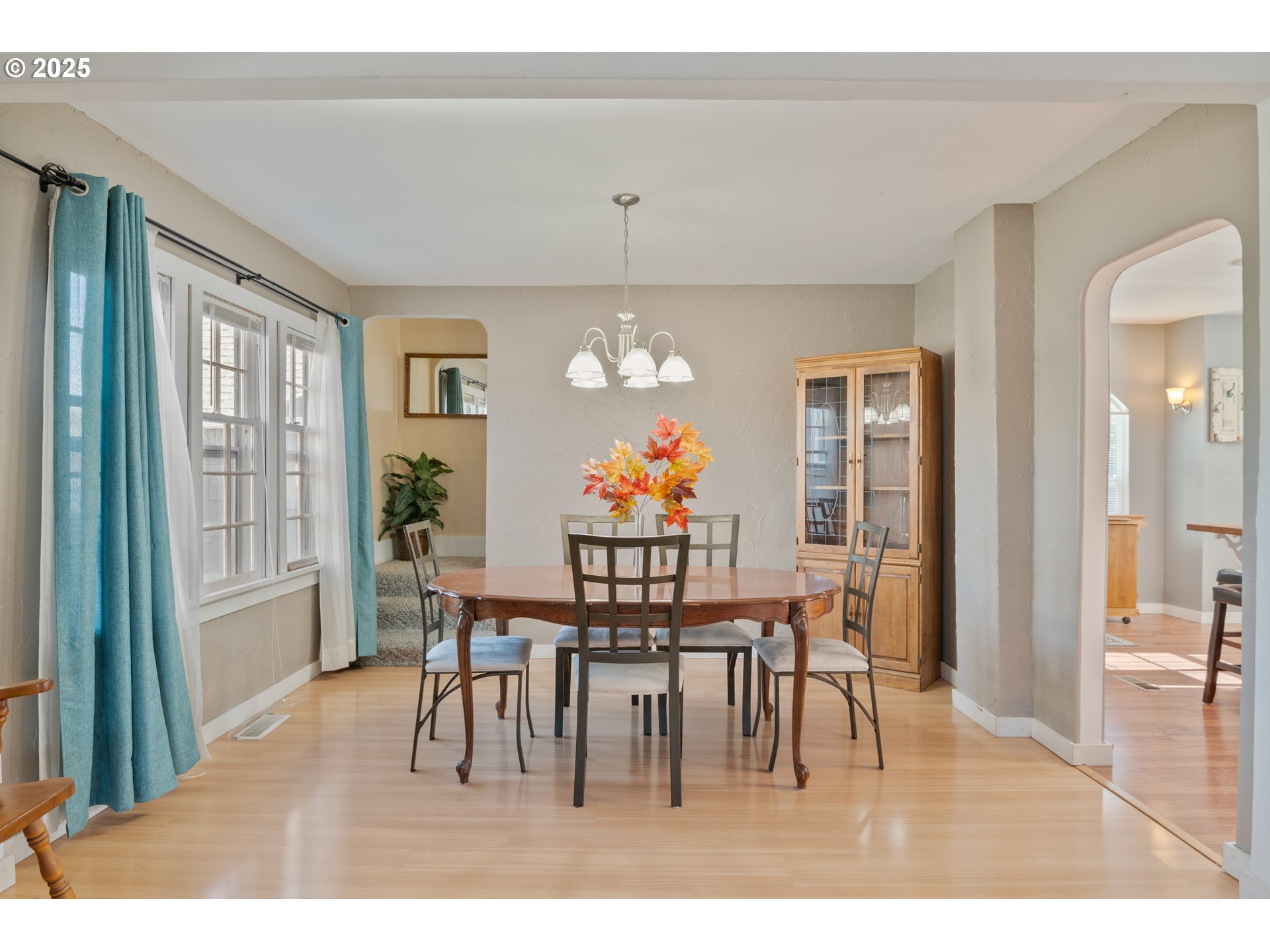 1 Southwest D Street Castle Rock, WA 98611 - Photo 10 of 40 a dining room filled with furniture and wooden floor