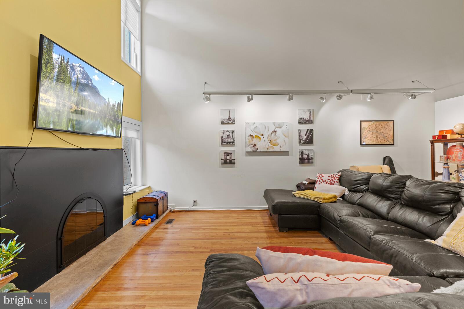 10 Centura Cherry Hill Cherry Hill, NJ 08003 - Photo 15 of 37