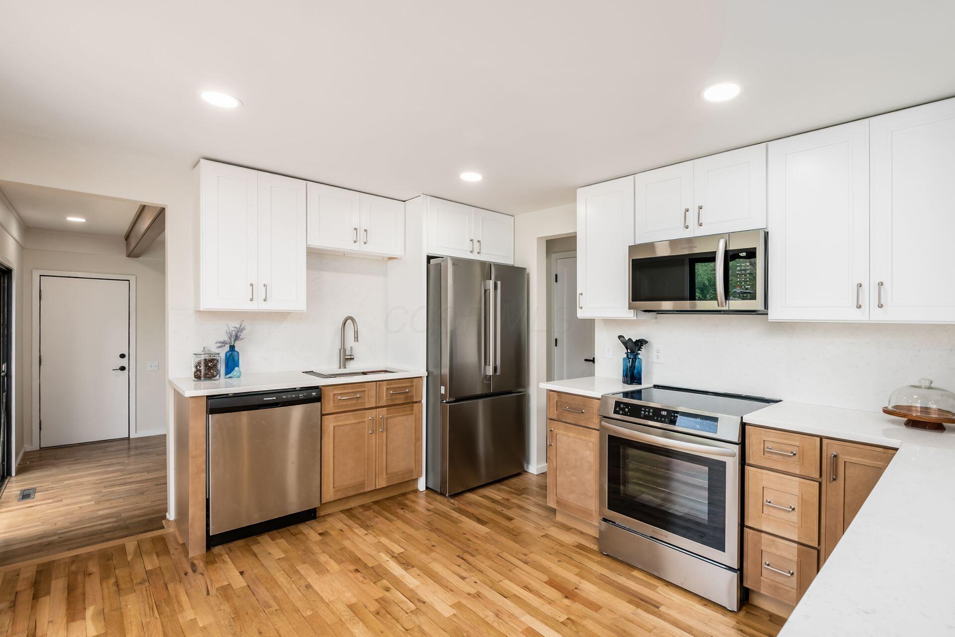 2228 McCoy Road Upper Arlington, OH 43220 - Photo 7 of 48 Kitchen
