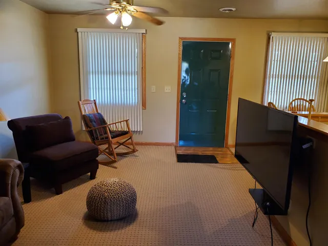 $1,395 | 325 South Clark Street, Utica, IL 61373