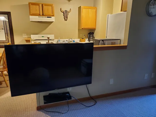 $1,395 | 325 South Clark Street, Utica, IL 61373