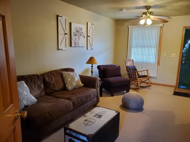 $1,395 | 325 South Clark Street, Utica, IL 61373