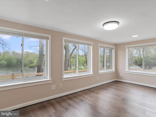 $325,000 | 112 Riverview Drive, Falling Waters, WV 25419