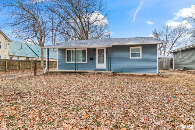 $229,900 | 504 West Chestnut Street, Chatham, IL 62629