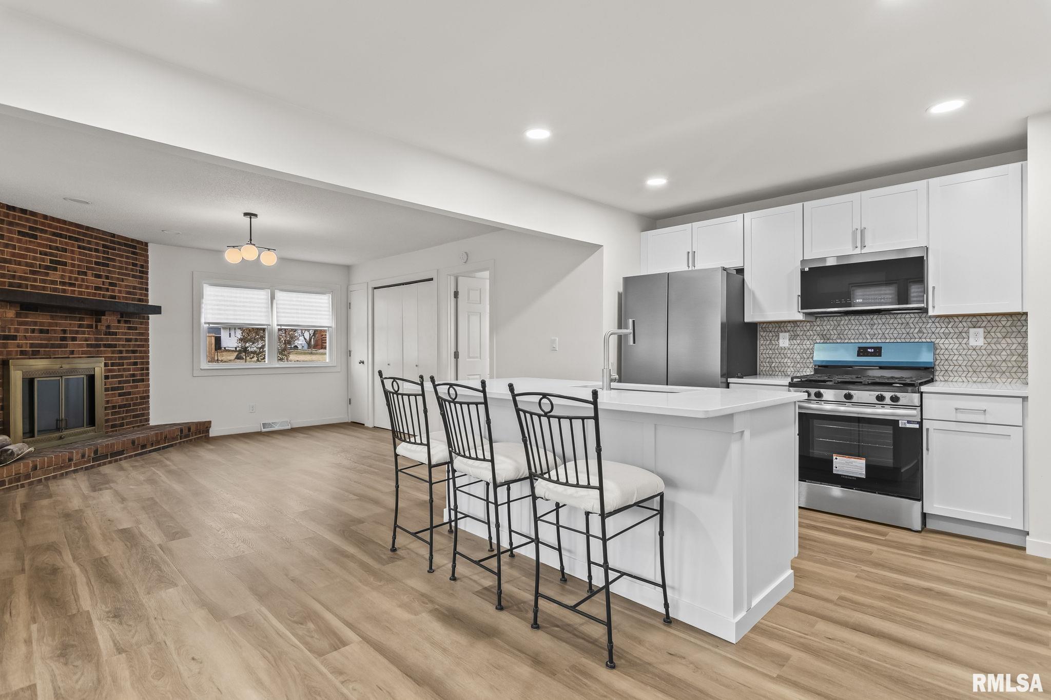 504 West Chestnut Street Chatham, IL 62629 - Photo 11 of 33