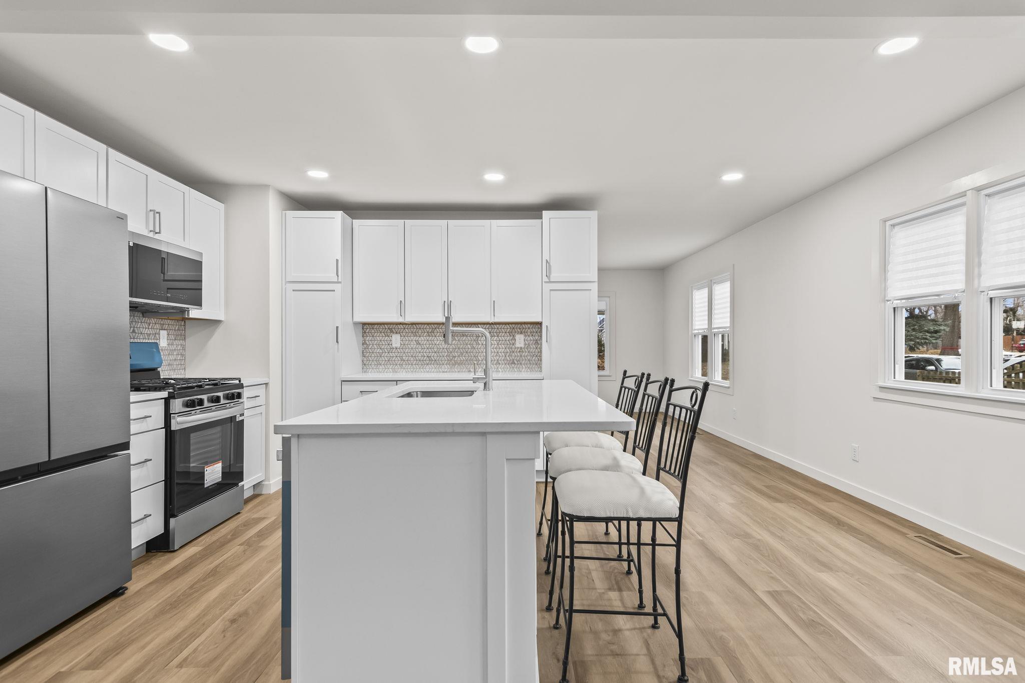 504 West Chestnut Street Chatham, IL 62629 - Photo 13 of 33