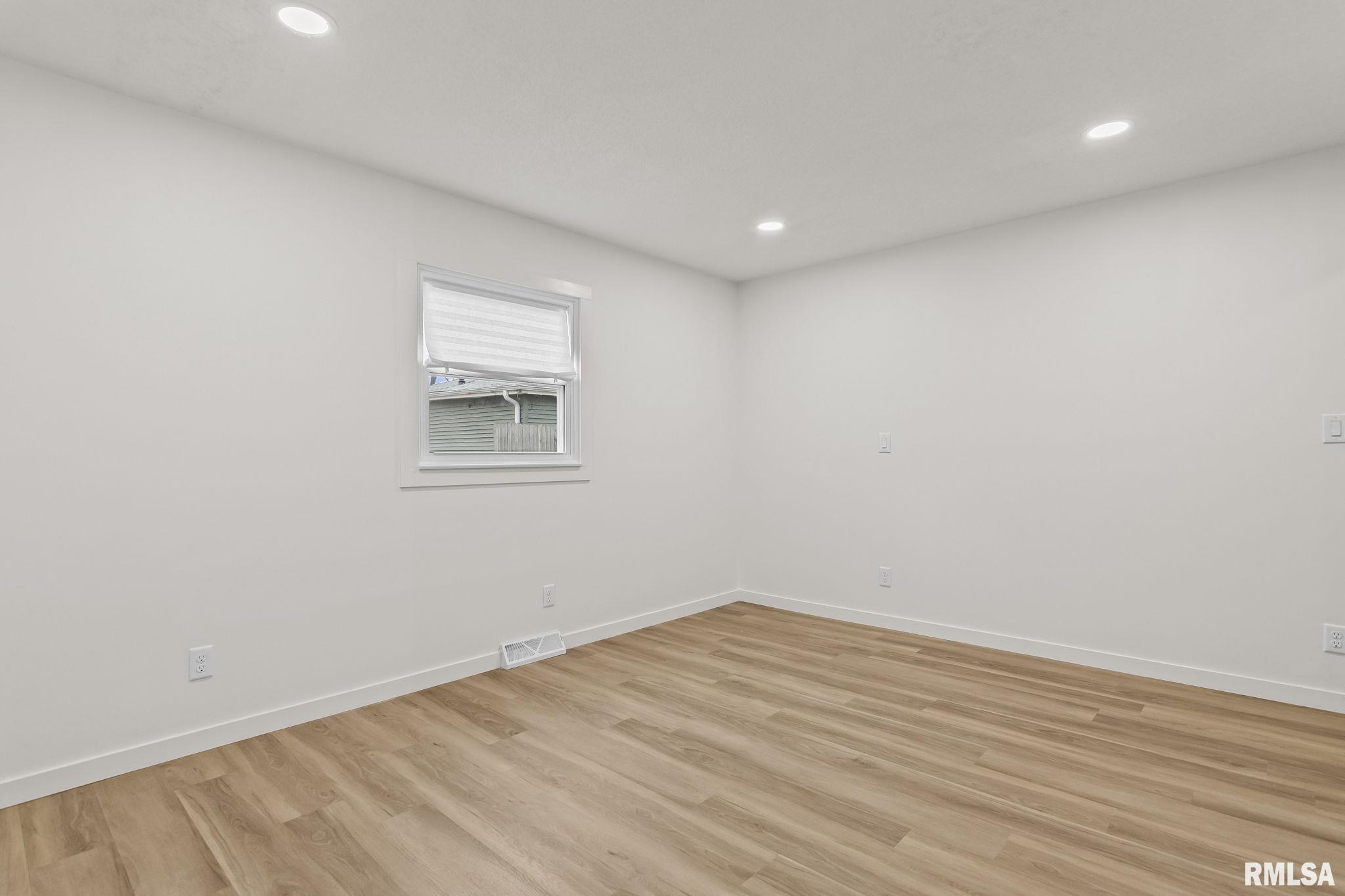 504 West Chestnut Street Chatham, IL 62629 - Photo 17 of 33