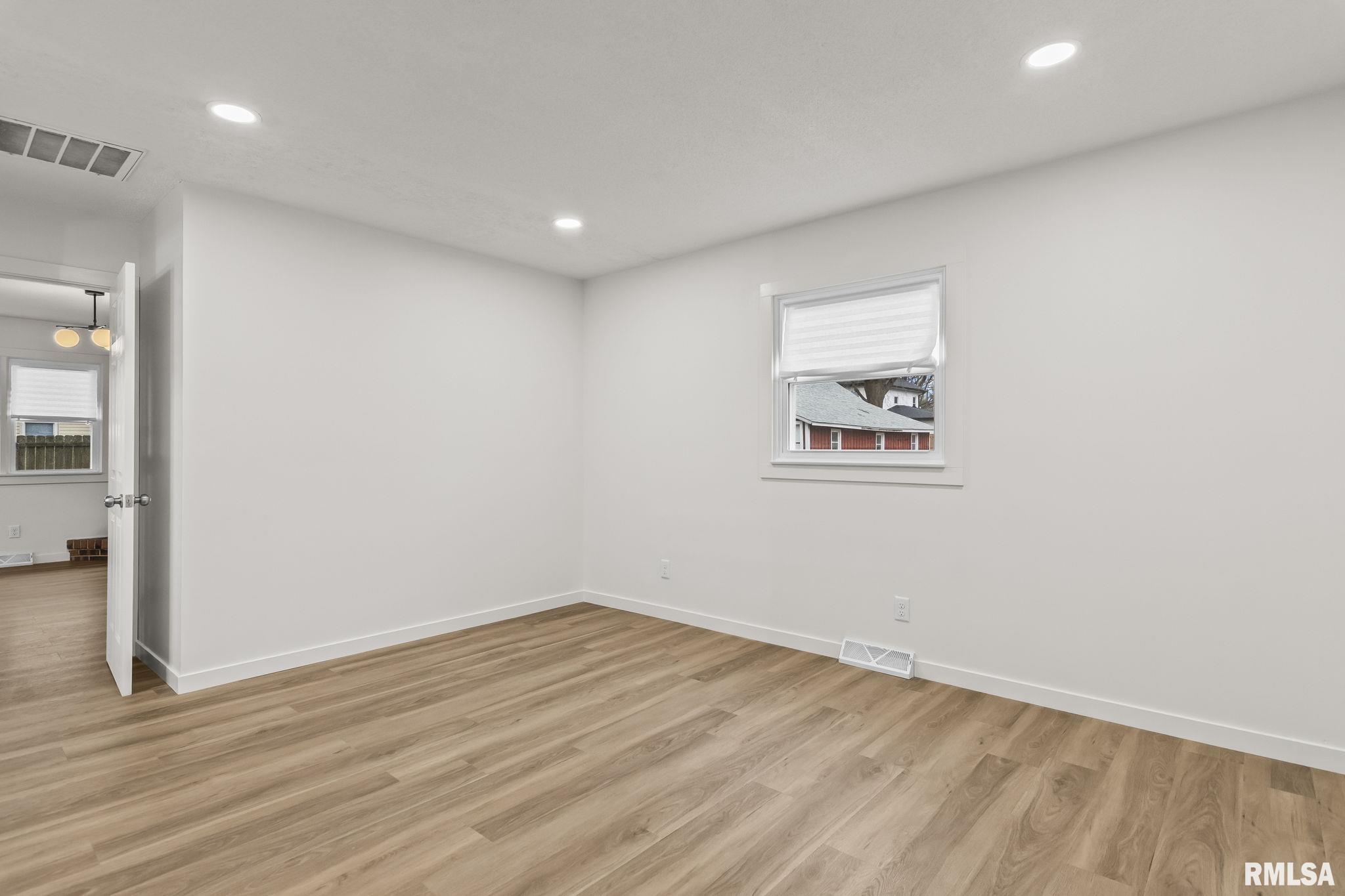 504 West Chestnut Street Chatham, IL 62629 - Photo 18 of 33