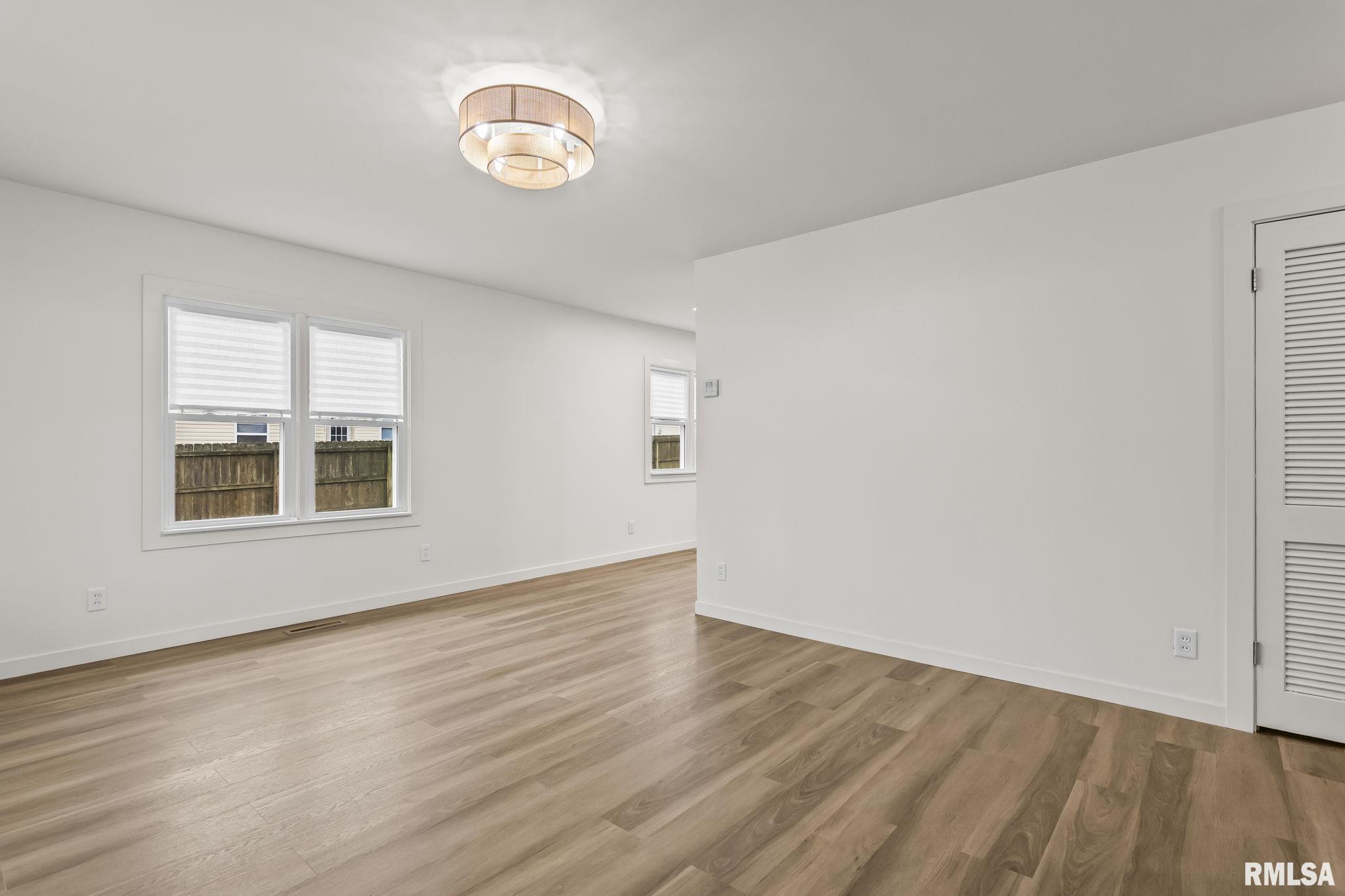 504 West Chestnut Street Chatham, IL 62629 - Photo 7 of 33