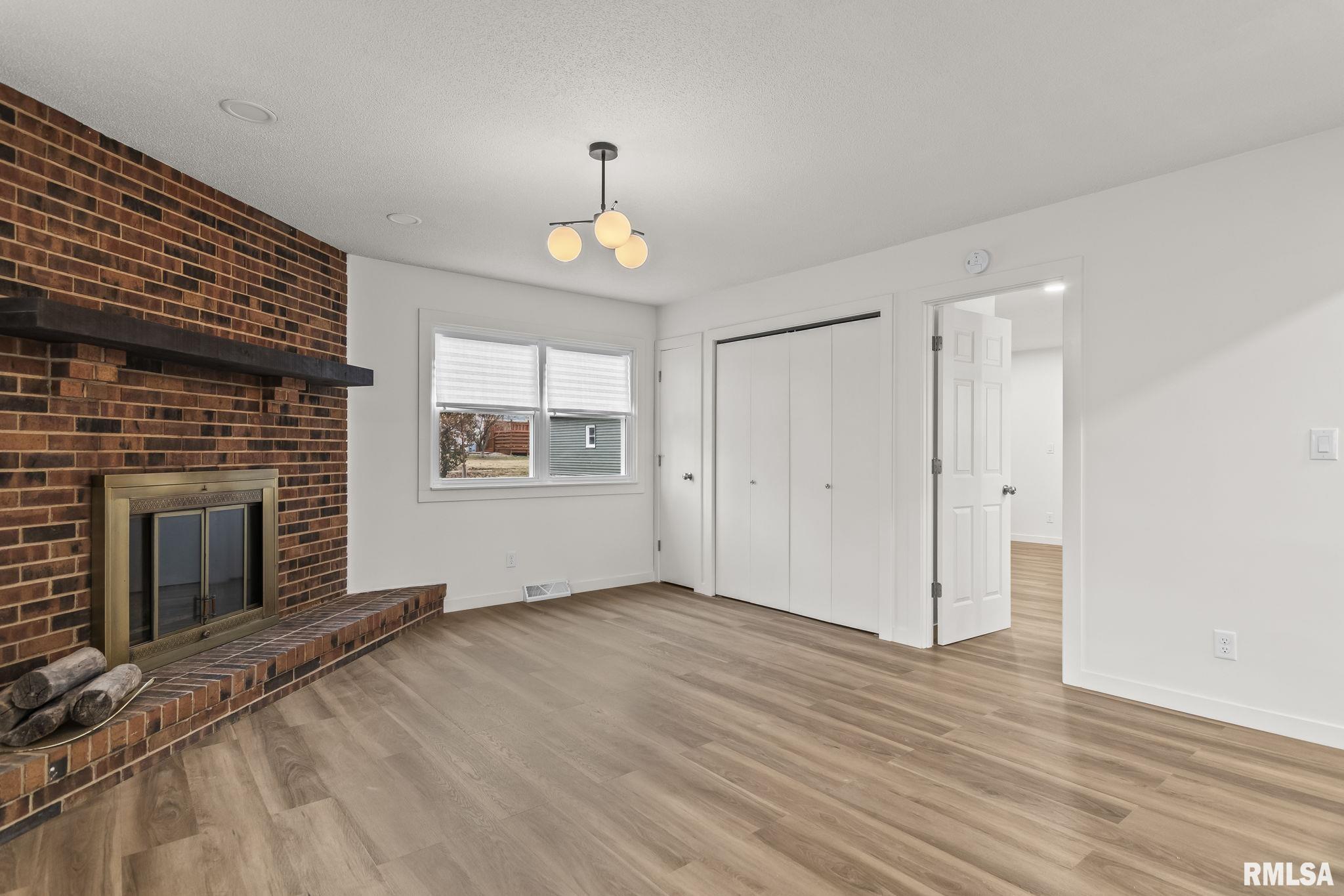 504 West Chestnut Street Chatham, IL 62629 - Photo 8 of 33