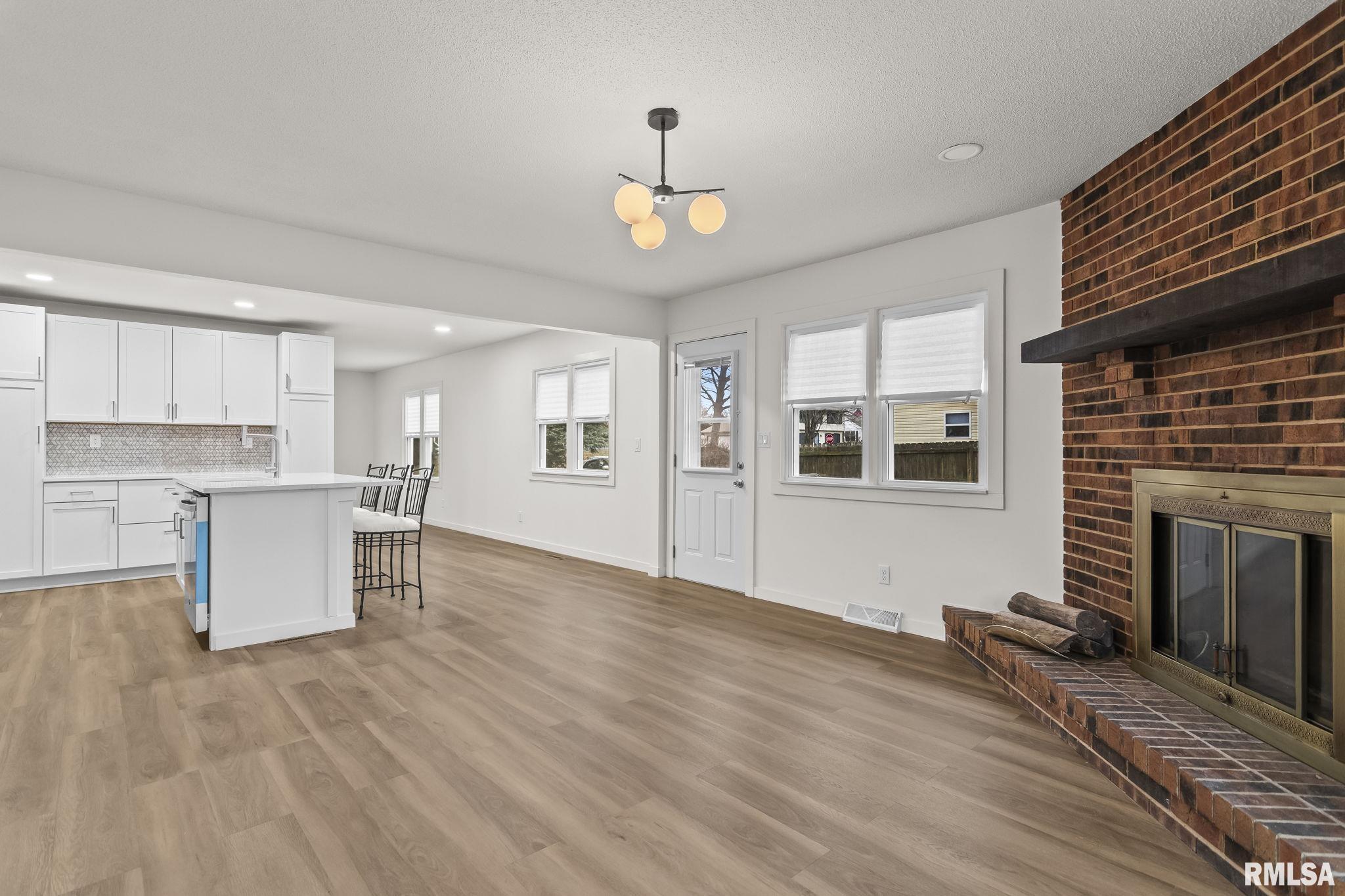 504 West Chestnut Street Chatham, IL 62629 - Photo 10 of 33