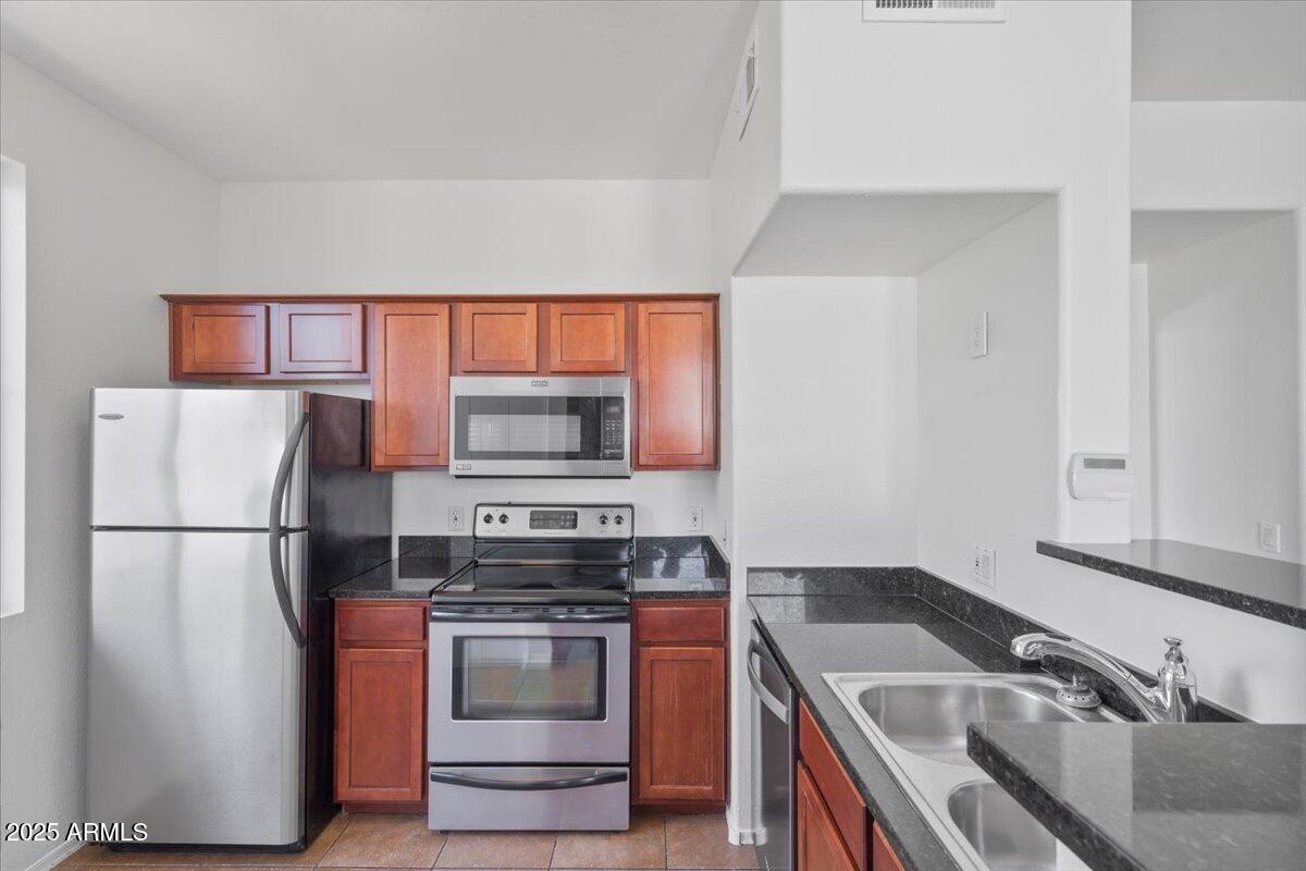 3302 North 7th Street, Unit 319 Phoenix, AZ 85014 - Photo 13 of 28 a kitchen with a refrigerator stove and sink