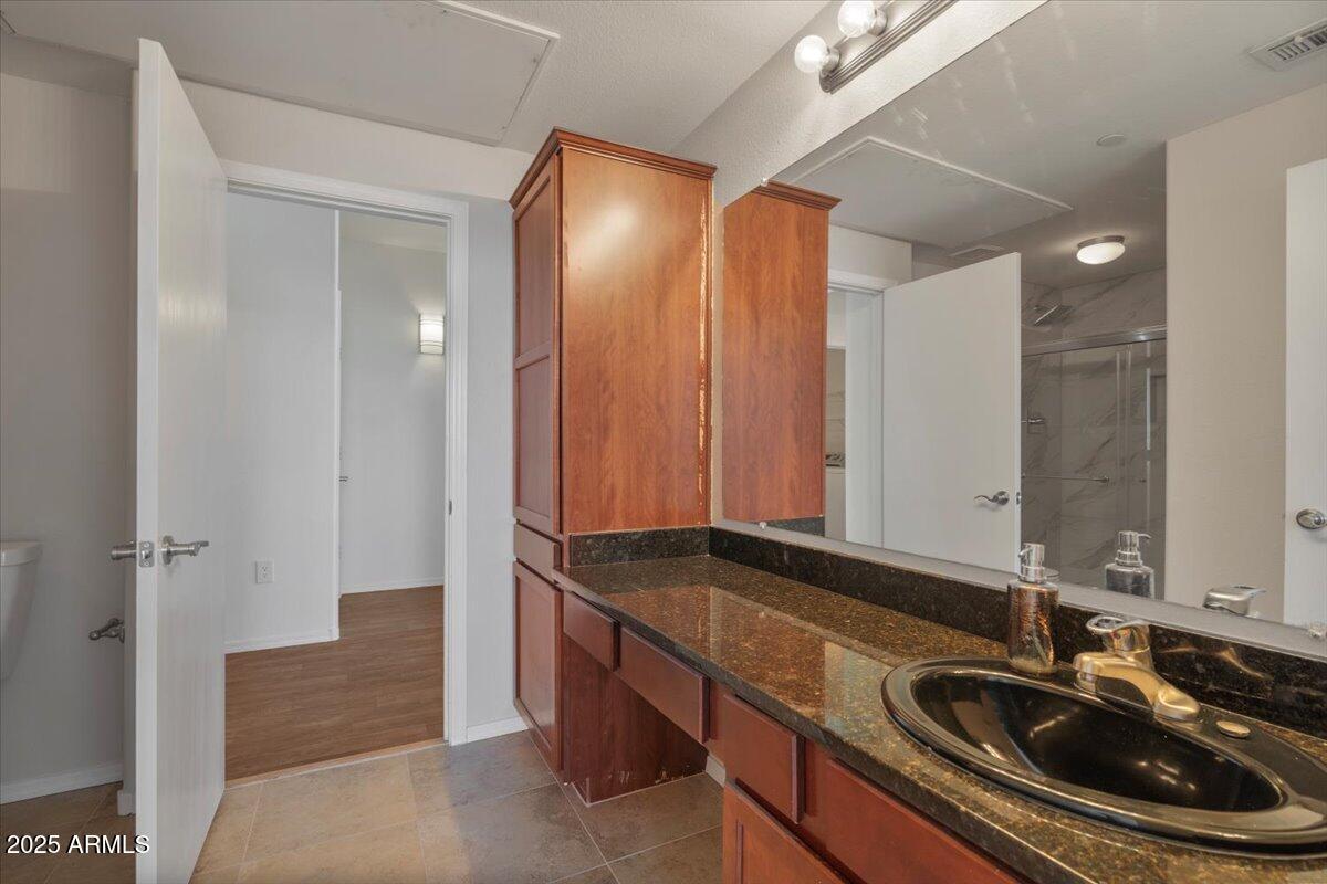 3302 North 7th Street, Unit 319 Phoenix, AZ 85014 - Photo 20 of 28 a bathroom with a sink and a mirror