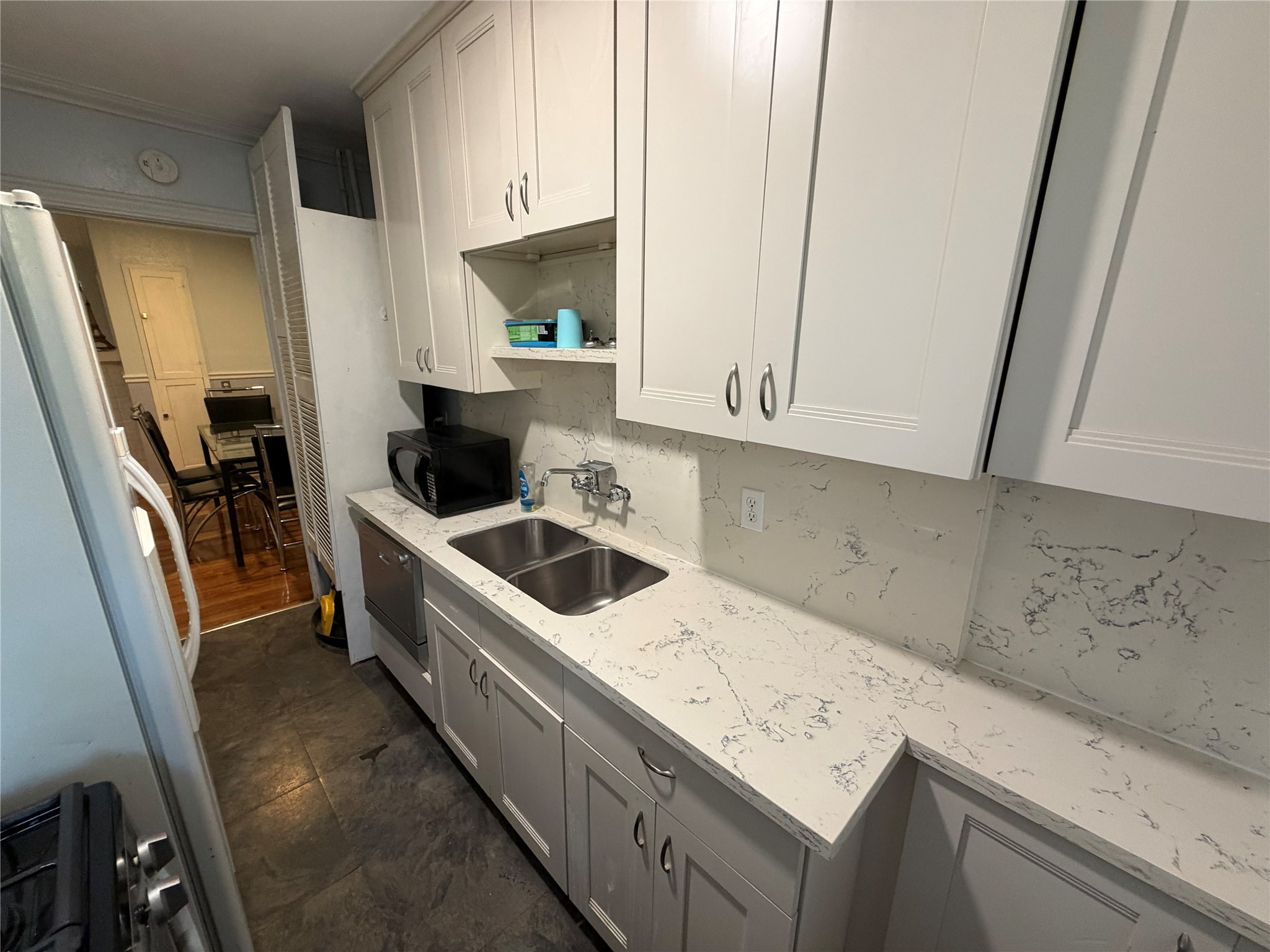 1109 Autrey Street, Unit 1 Houston, TX 77006 - Photo 5 of 28 Updated Kitchen with quartz counters