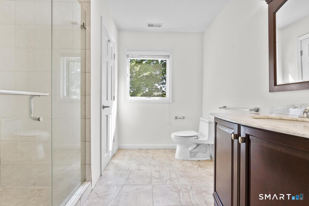 120 Saddleview Road Fairfield, CT 06825 - Photo 32 of 40 2nd-Floor Ensuite Bath