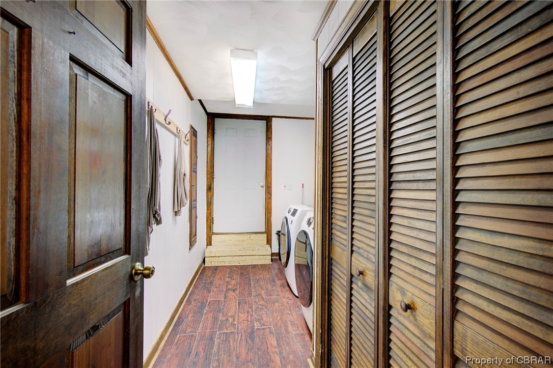 7670 Roaring Springs Road Gloucester, VA 23061 - Photo 23 of 31 Utility/Mud Room