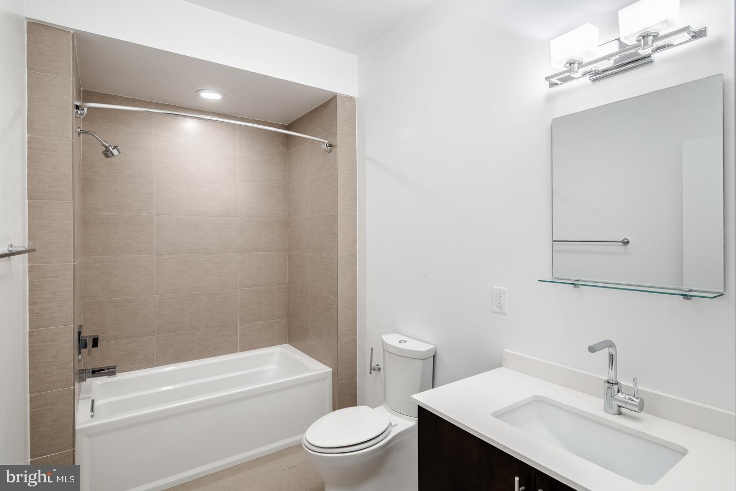 832 North 3rd Street, Unit 4 Philadelphia, PA 19123 - Photo 2 of 7