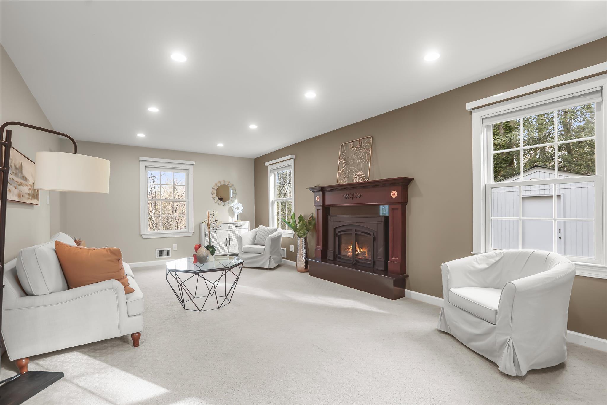 326 Edgewater Road Pasadena, MD 21122 - Photo 11 of 46 Living Room