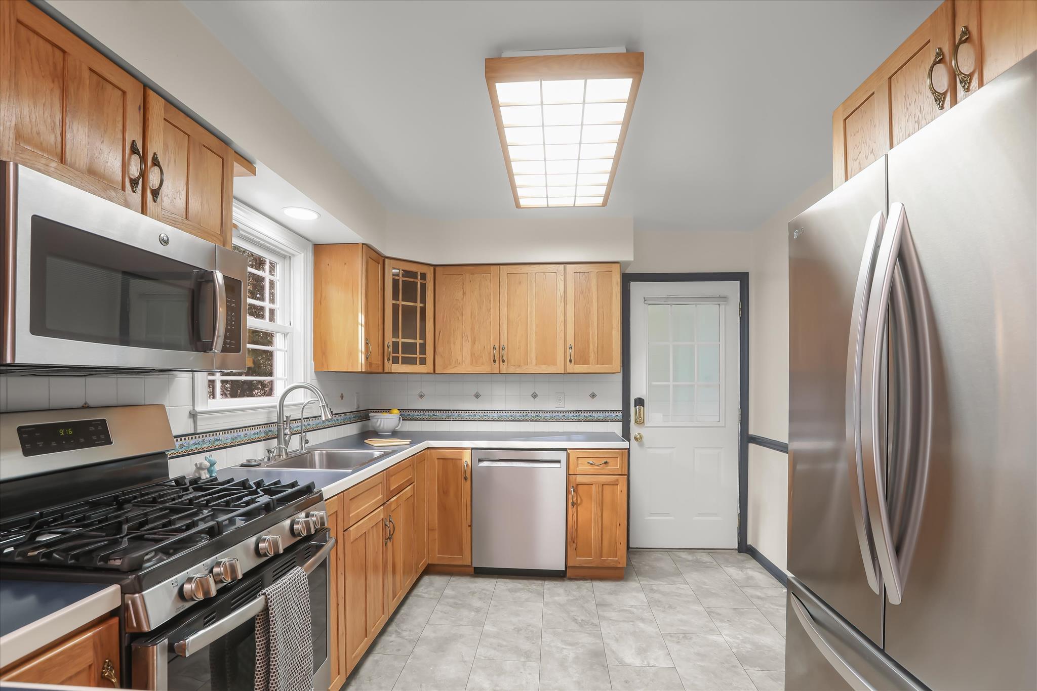 326 Edgewater Road Pasadena, MD 21122 - Photo 13 of 46 Kitchen