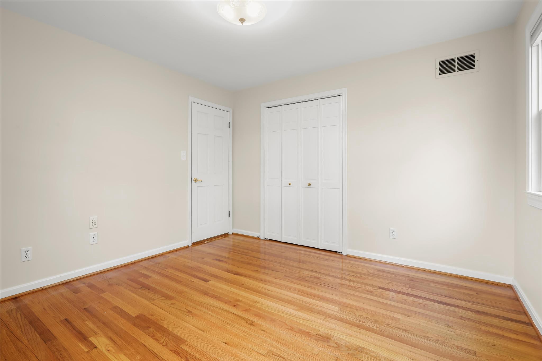 326 Edgewater Road Pasadena, MD 21122 - Photo 25 of 46 2nd Bedroom