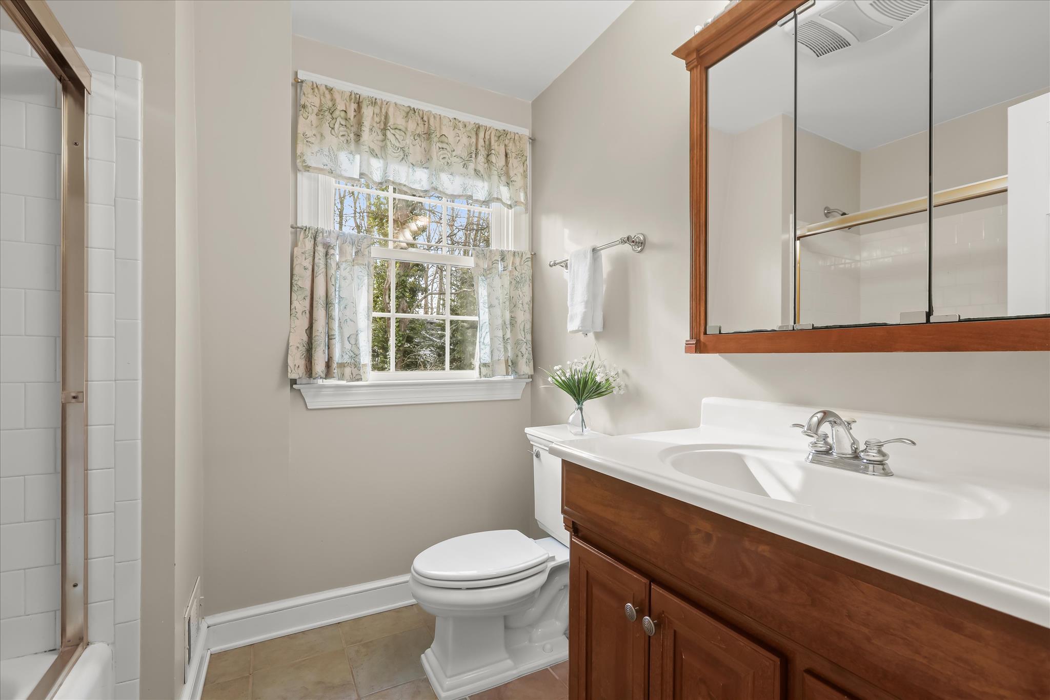 326 Edgewater Road Pasadena, MD 21122 - Photo 31 of 46 Upstairs Full Bath