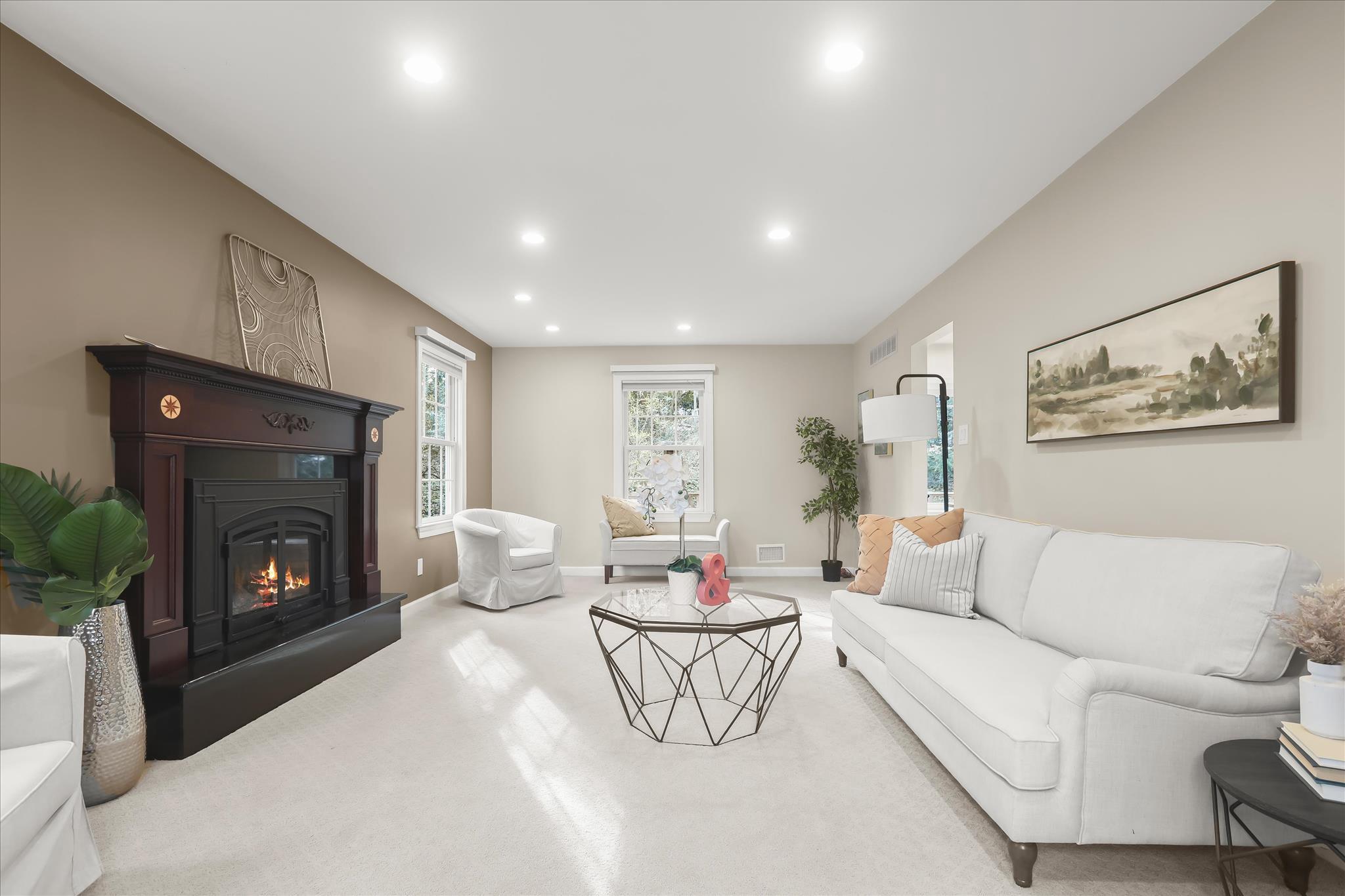 326 Edgewater Road Pasadena, MD 21122 - Photo 9 of 46 Living Room