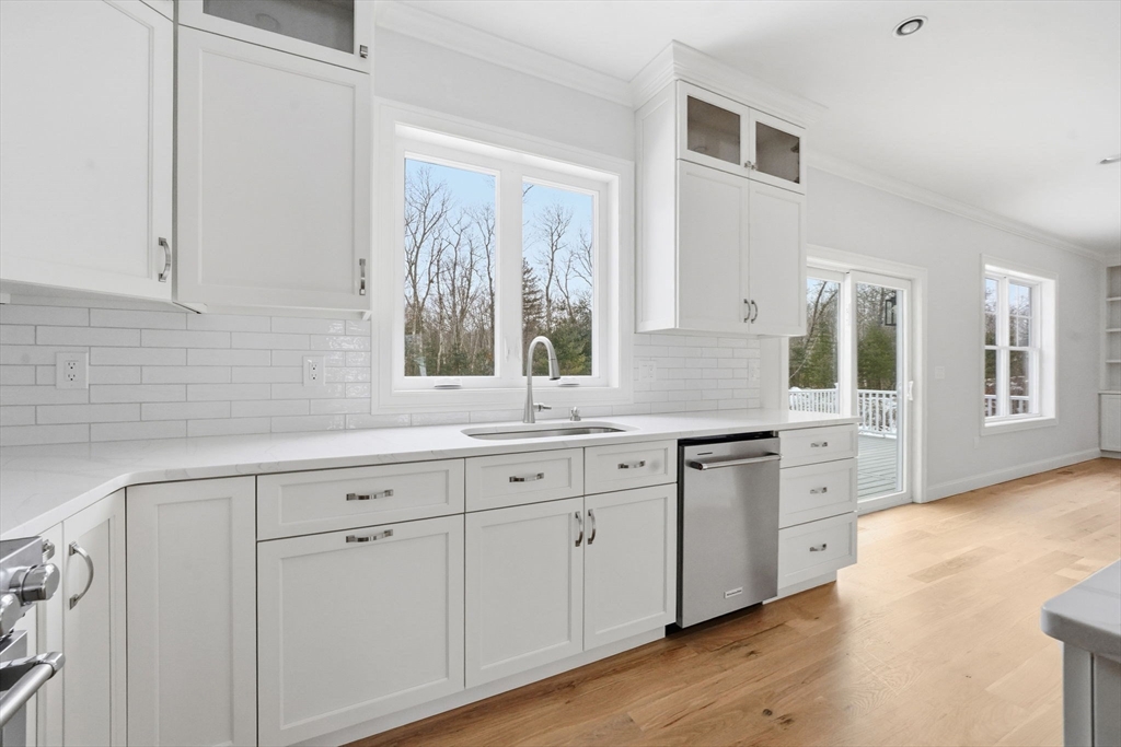 37 Balsam Hl Road Ludlow, MA 01056 - Photo 5 of 41