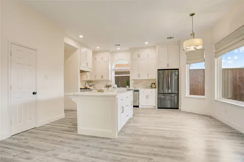 $895,000 | 4114 West Northampton Place, Houston, TX 77098