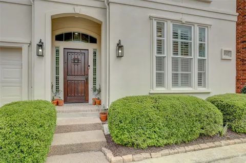 $895,000 | 4114 West Northampton Place, Houston, TX 77098