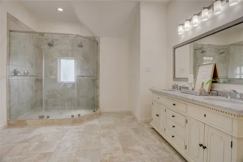 $895,000 | 4114 West Northampton Place, Houston, TX 77098