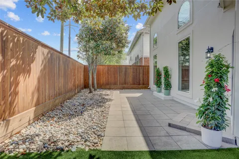 $895,000 | 4114 West Northampton Place, Houston, TX 77098