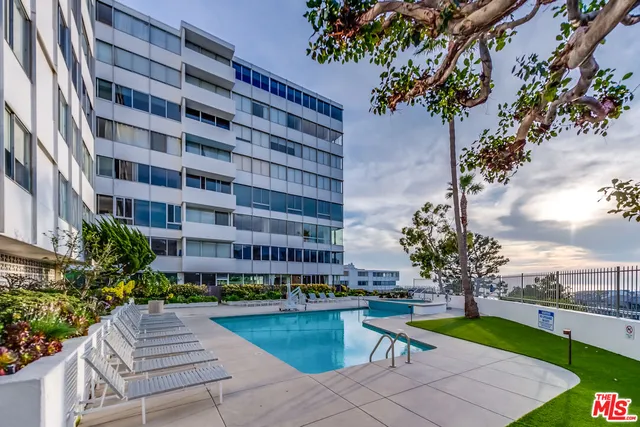 $1,339,000 | 17352 Sunset Boulevard, Unit 301, Pacific Palisades, CA 90272