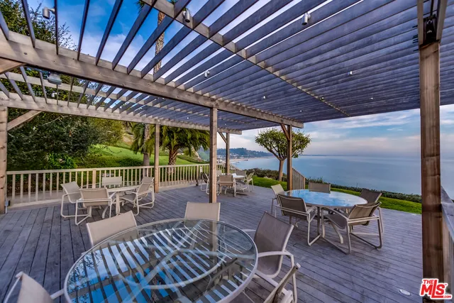 $1,339,000 | 17352 Sunset Boulevard, Unit 301, Pacific Palisades, CA 90272