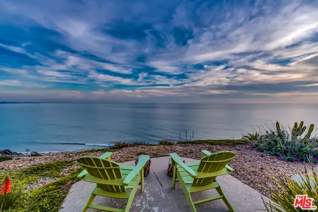 $1,339,000 | 17352 Sunset Boulevard, Unit 301, Pacific Palisades, CA 90272