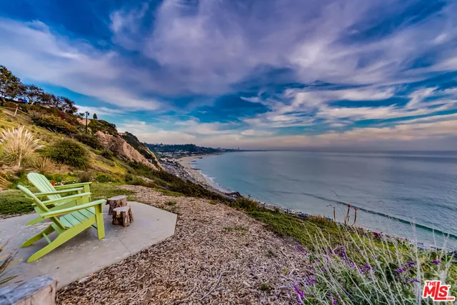 $1,339,000 | 17352 Sunset Boulevard, Unit 301, Pacific Palisades, CA 90272