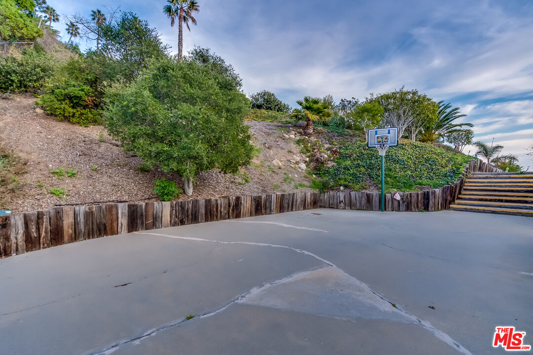 17352 Sunset Boulevard, Unit 301 Pacific Palisades, CA 90272 - Photo 29 of 31