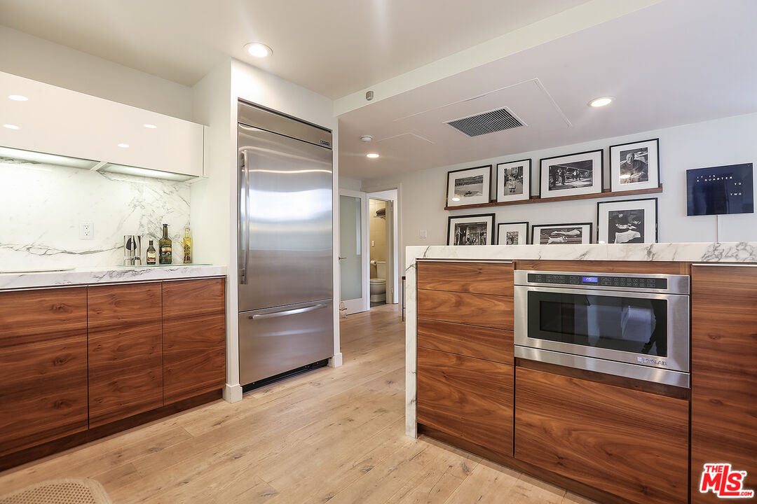 17352 Sunset Boulevard, Unit 301 Pacific Palisades, CA 90272 - Photo 4 of 31