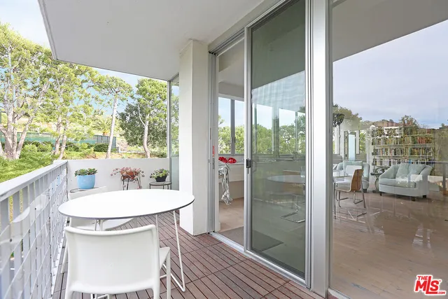 $1,339,000 | 17352 Sunset Boulevard, Unit 301, Pacific Palisades, CA 90272
