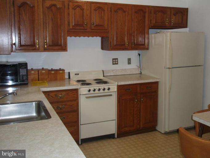 9718 Holmhurst Road Bethesda, MD 20817 - Photo 5 of 12 Kitchen