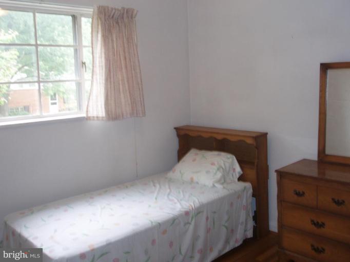 9718 Holmhurst Road Bethesda, MD 20817 - Photo 9 of 12 Bedroom #3