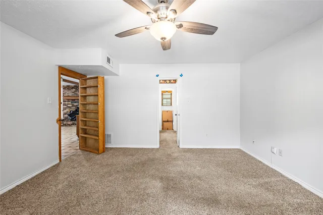 $2,200 | 2108 Greentree Drive, Huntsville, TX 77340