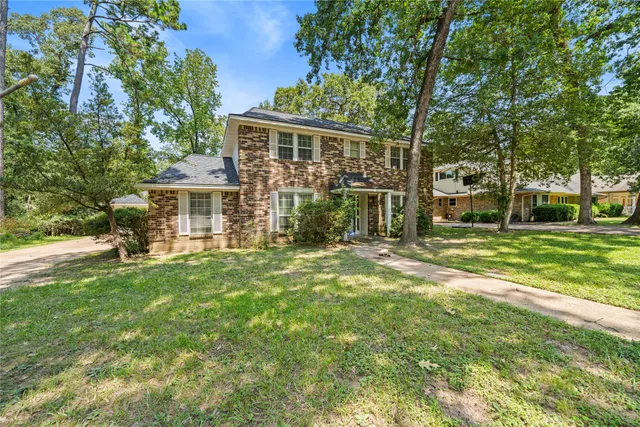 $2,200 | 2108 Greentree Drive, Huntsville, TX 77340
