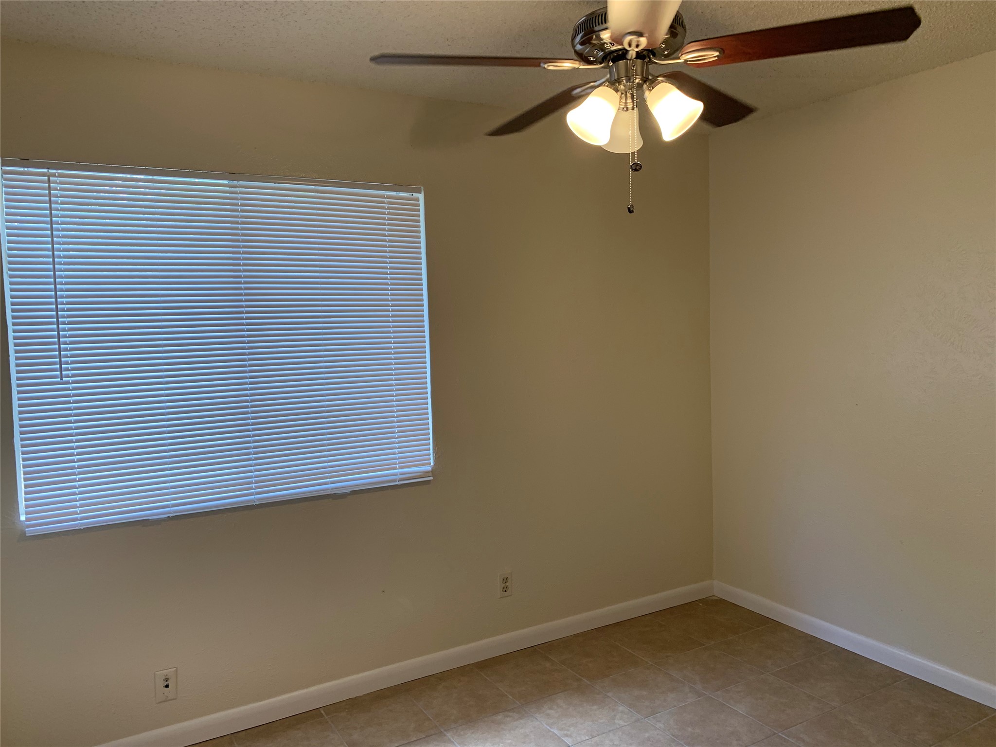 10447 Doc Holliday Trail, Unit B Austin, TX 78753 - Photo 16 of 19 Spare room with a ceiling fan and a textured ceiling