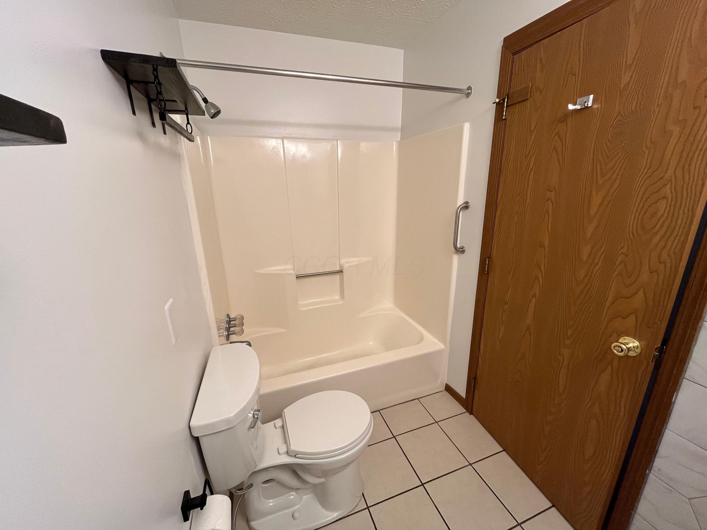 4115 Karl Road, Unit 309 Columbus, OH 43224 - Photo 19 of 45 Bathroom