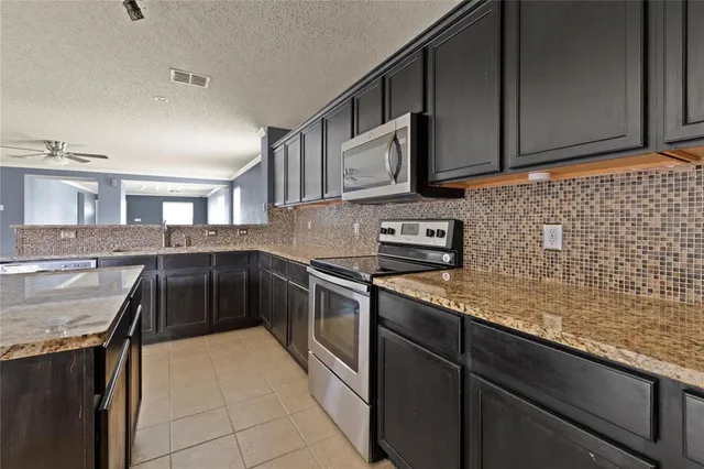 $2,250 | 1600 Dragonback Pass, Little Elm, TX 75036