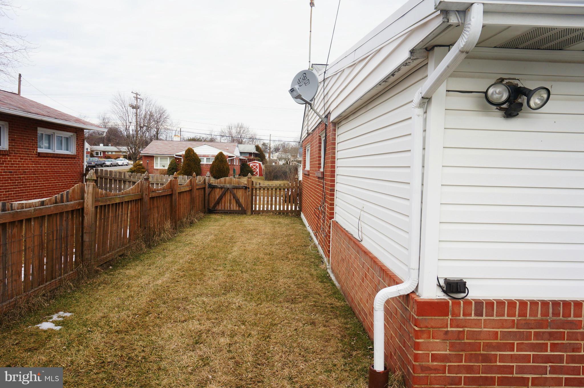 8723 Stockwell Road Baltimore, MD 21234 - Photo 26 of 27 Fenced Yard