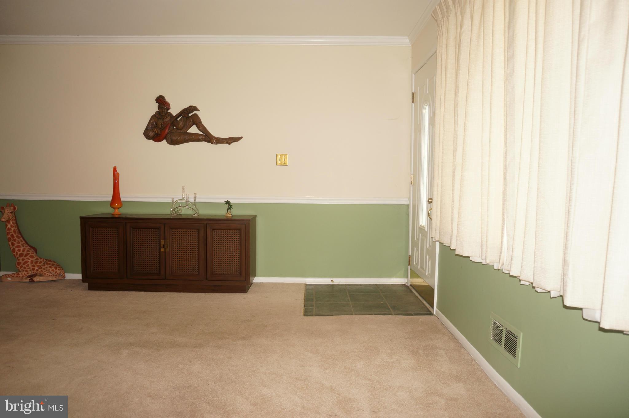 8723 Stockwell Road Baltimore, MD 21234 - Photo 7 of 27 Living Room