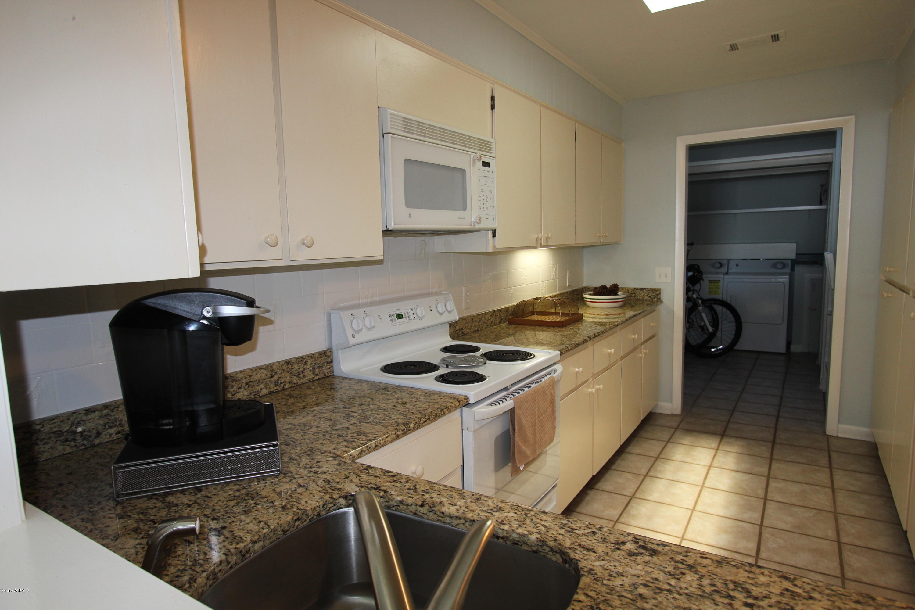 37 A Colony Gardens Road Beaufort, SC 29907 - Photo 5 of 23 Kitchen