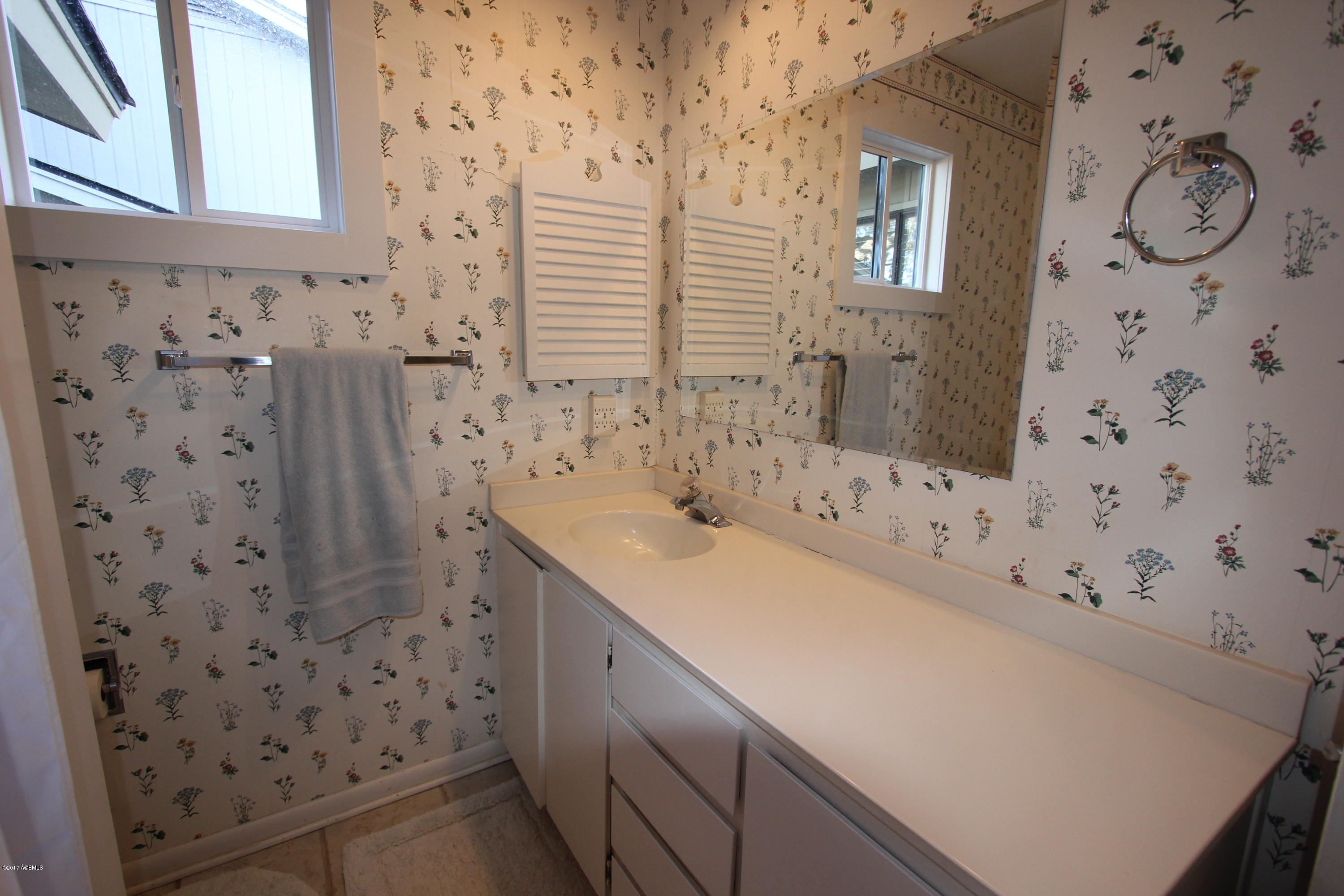 37 A Colony Gardens Road Beaufort, SC 29907 - Photo 10 of 23 Owners Bath.2