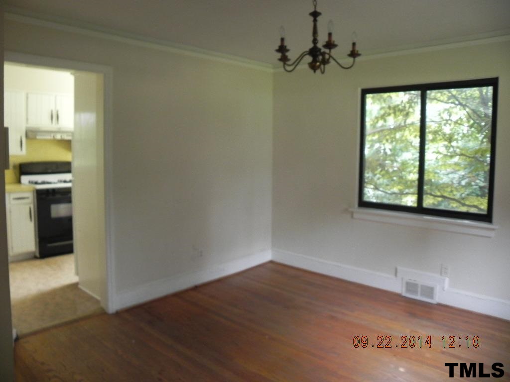 1218 Canterbury Road Raleigh, NC 27608 - Photo 3 of 9